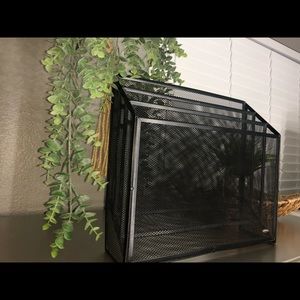 Black paper organizer